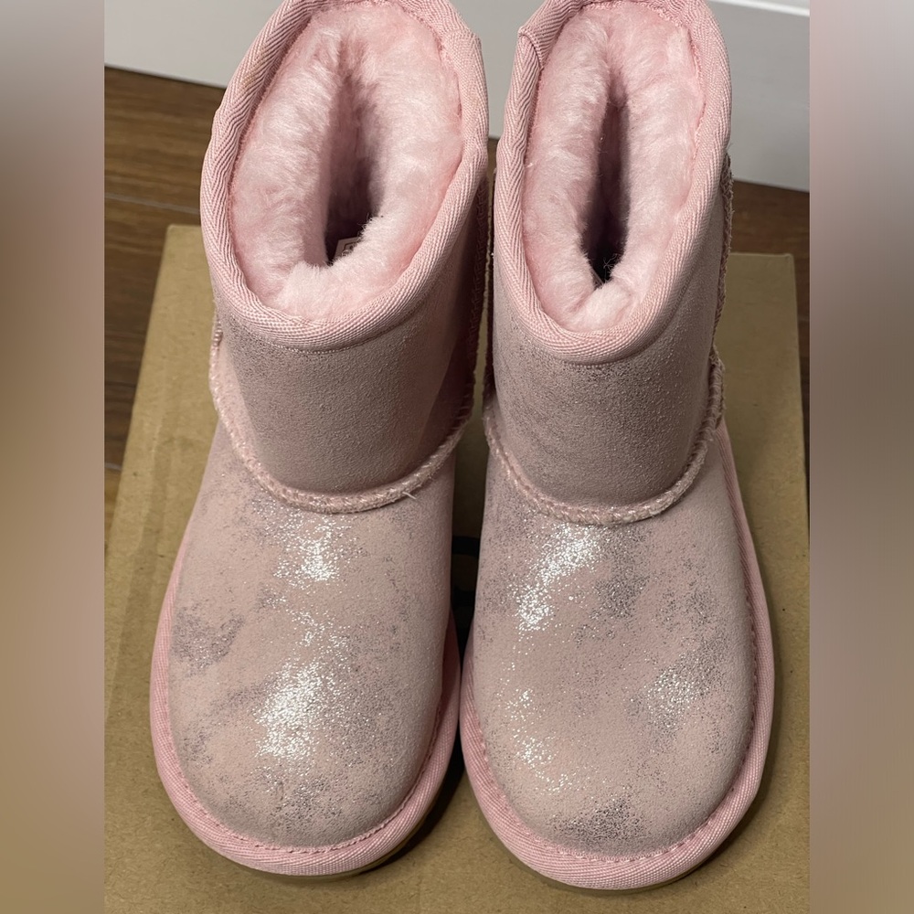 ***BRAND NEW NEVER WORN*** Classic II Shimmer Metallic Ugg Boots